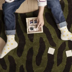 Tapis en forme de tigre vert 160 cm - Ferm living