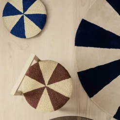 Tapis rond bleu et blanc 130 cm Arch - Ferm Living
