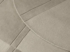 Tapis rond en laine tufté à la main damier gris chaud 280cm Level - Normann Copenhagen