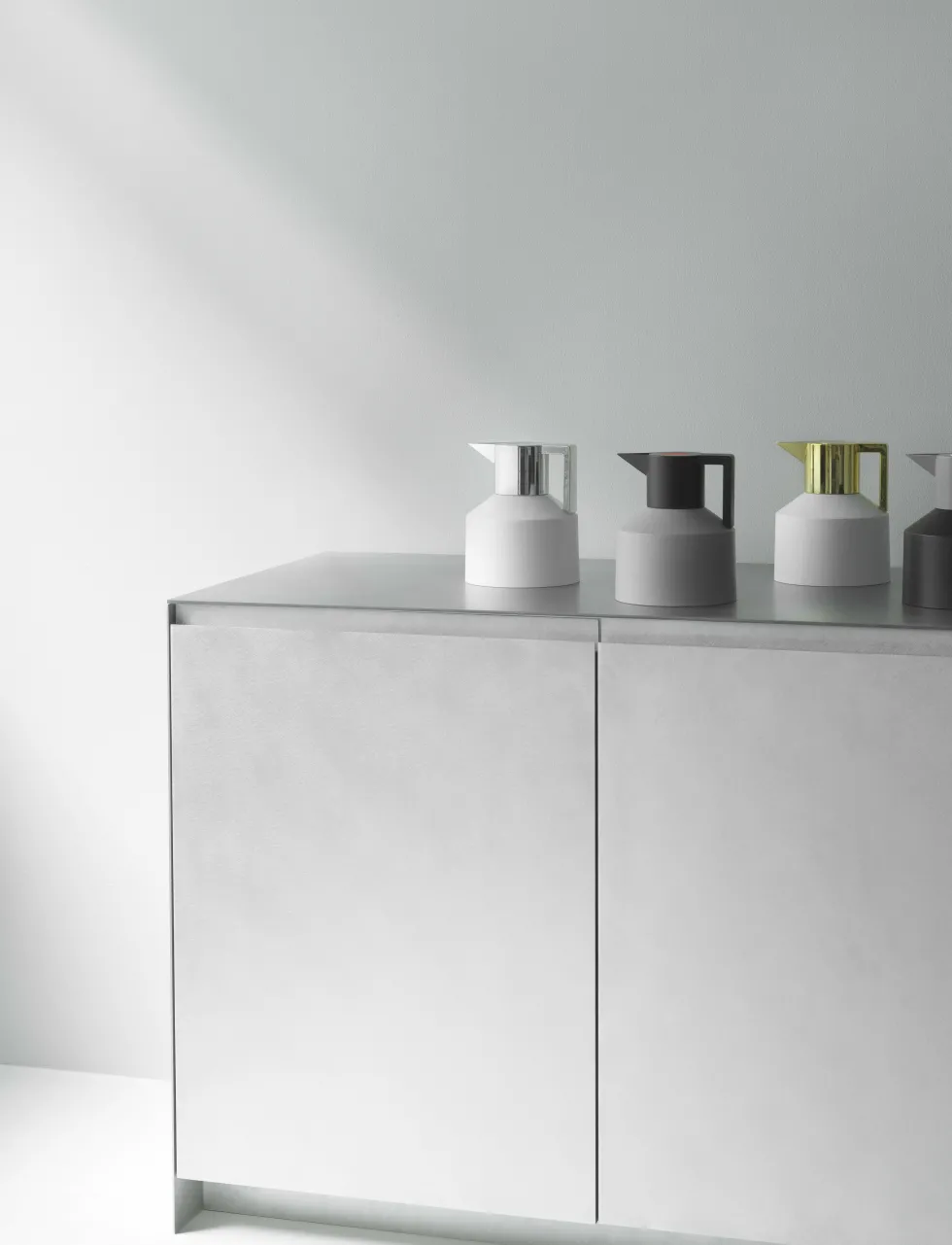 Thermos en plastique noire et grise 1L Geo Vacuum - Normann Copenhagen