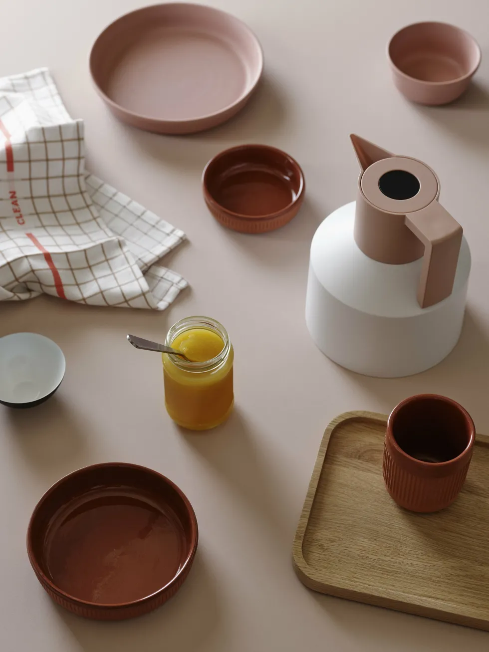 Thermos en plastique noire et grise 1L Geo Vacuum - Normann Copenhagen