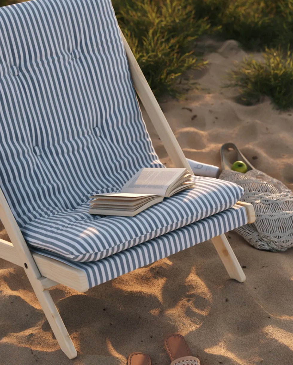 Transat en bois bleu et blanc Boogie - Karup Design