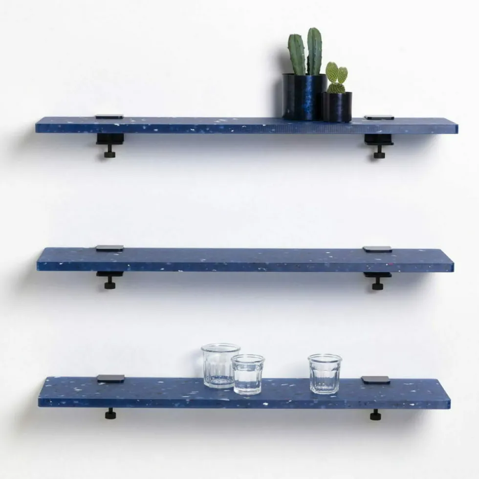 Trio étagères en plastique bleu recyclé 90 cm + 6 accroches acier patiné - Tiptoe