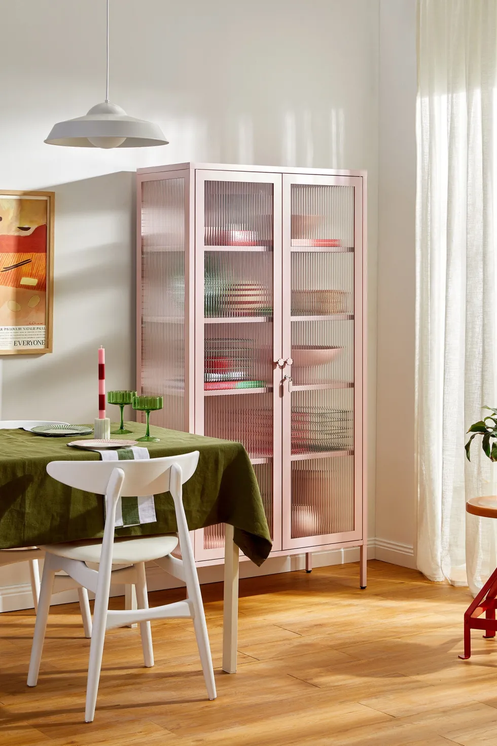 Vaisselier en acier rose blush et verre cannelé 85x40x170cm The Collector - Mustard Made