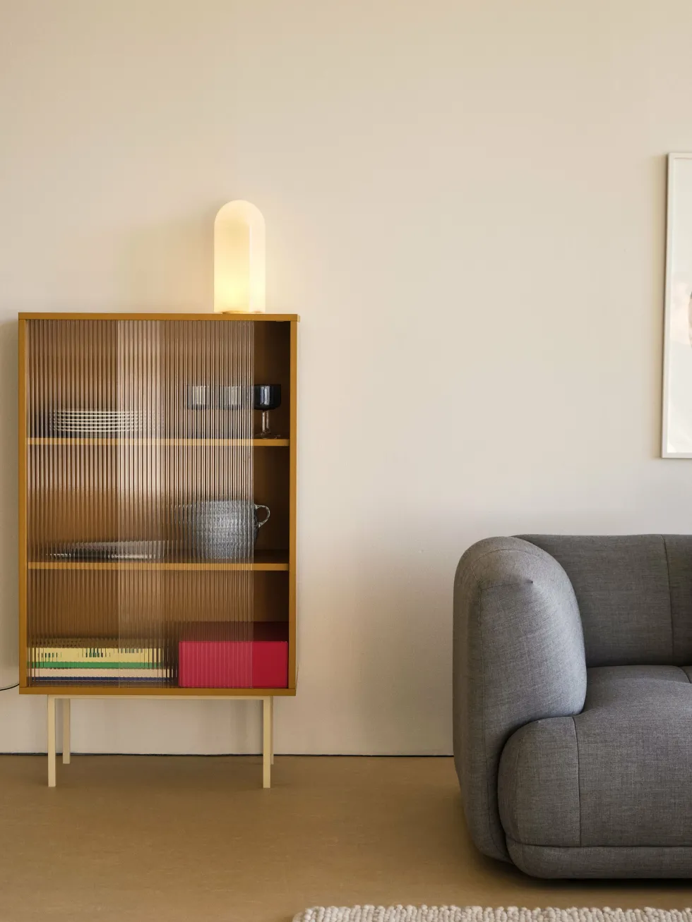 Vaisselier en bois jaune et portes vitrées Colour Cabinet - Hay