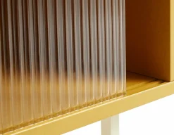 Vaisselier en bois jaune et portes vitrées Colour Cabinet - Hay