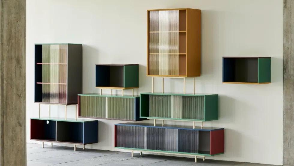 Vaisselier en bois jaune et portes vitrées Colour Cabinet - Hay