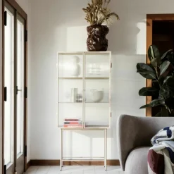 Vaisselier en verre et métal beige roseau 155 cm Haze - Ferm Living