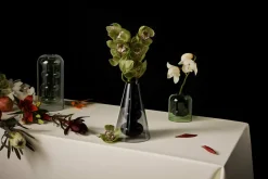 Vase conique en verre noir 22cm Bump - Tom Dixon