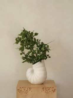 Vase coquillage en grès blanc cassé 26,5cm Shell - Ferm Living