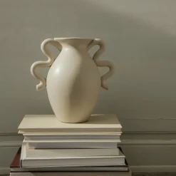 Vase de table en grès crème 27,5 x 27 x 18 cm Verso - Ferm Living