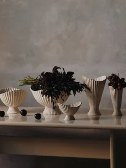 Vase en grès blanc cassé Fountain - Ferm living