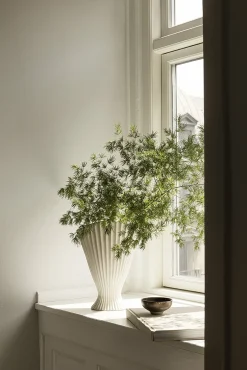 Vase en grès blanc cassé Fountain - Ferm living