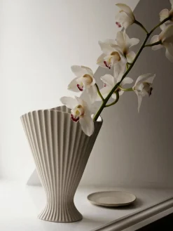 Vase en grès blanc cassé Fountain - Ferm living