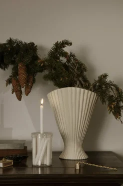 Vase en grès blanc cassé Fountain - Ferm living