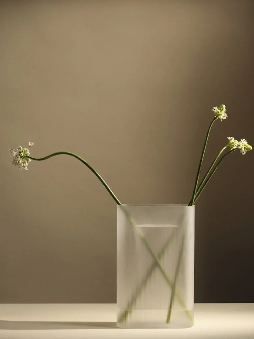 Vase en verre soufflé blanc 48,5cm Ridge - Muuto