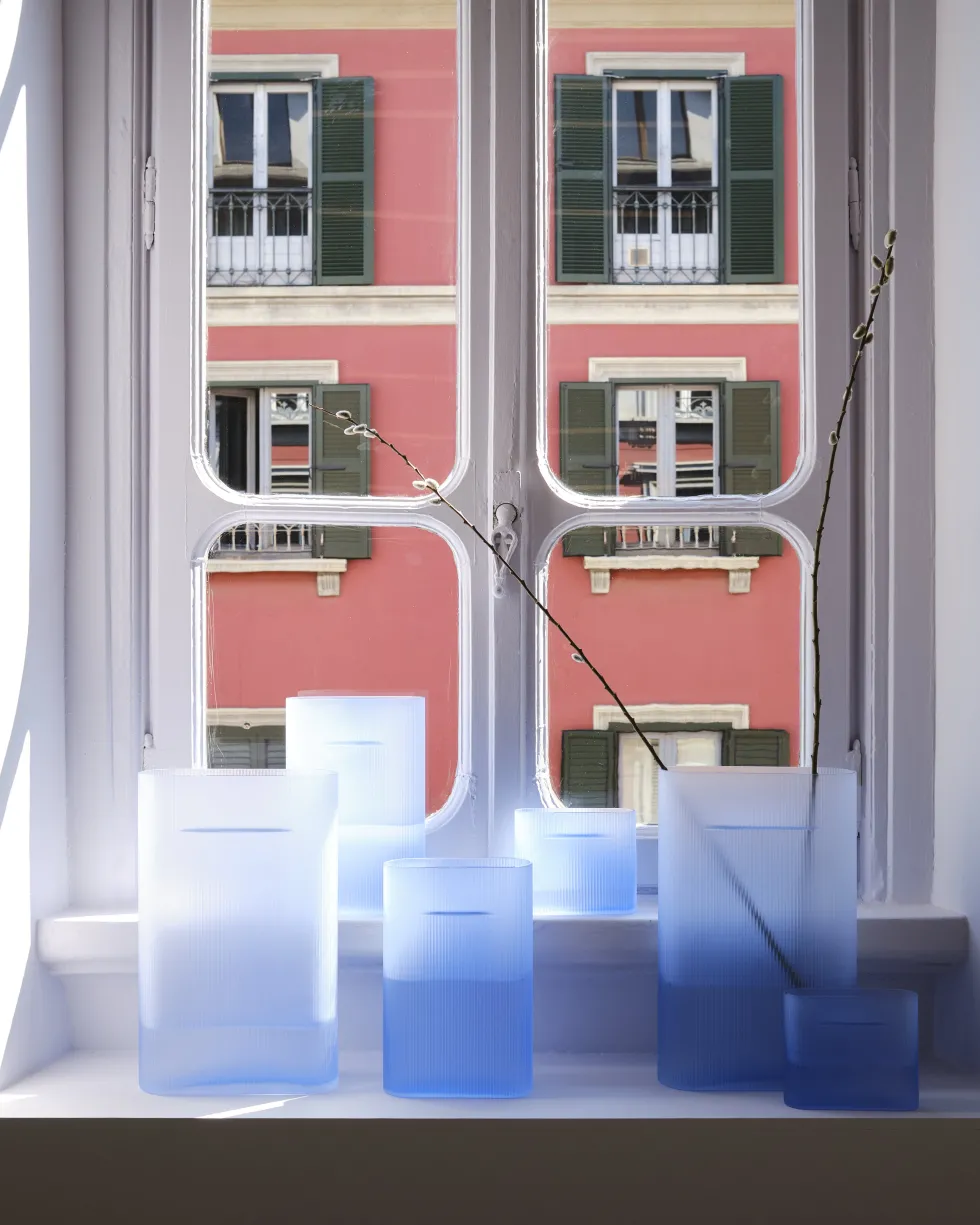 Vase en verre soufflé bleu 35cm Ridge - Muuto