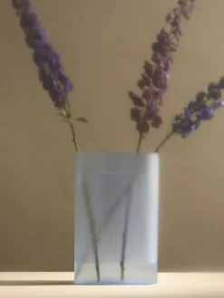 Vase en verre soufflé bleu 35cm Ridge - Muuto