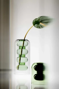 Vase en verre vert 27cm Bump - Tom Dixon