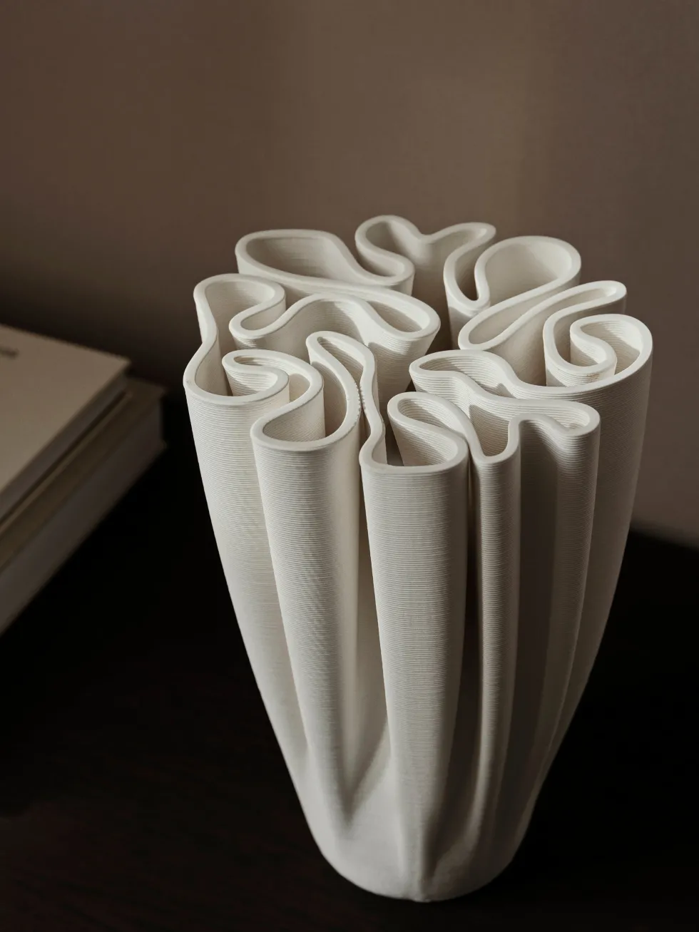 Vase organique en grès blanc Dedali - Ferm living