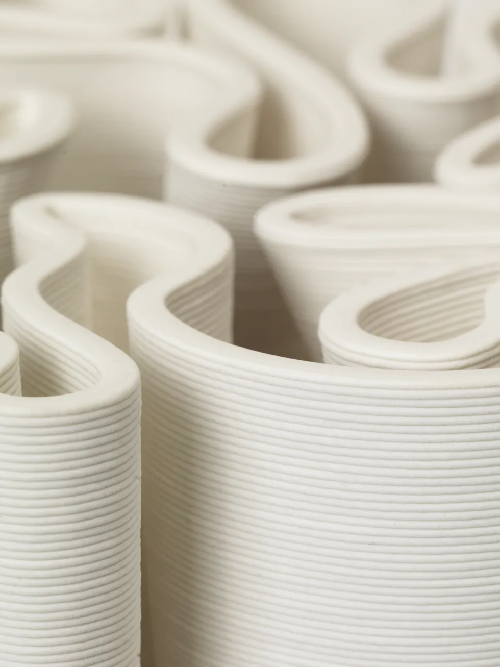 Vase organique en grès blanc Dedali - Ferm living