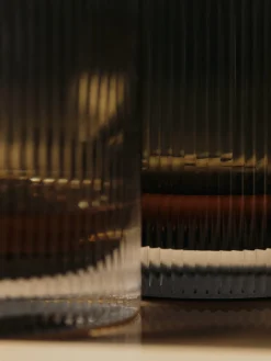 Verres en verre fumé 8,5x9cm Ripple - Ferm living