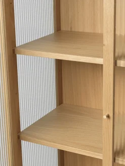Vitrine en chêne et verre texturé 155cm Reed - Ferm Living